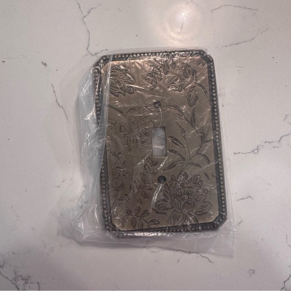 NWT Anthropologie Joan Brass Single Toggle Switch Plate - Picture 3 of 5